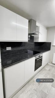 Studio to rent, Meads Road, London, N22
