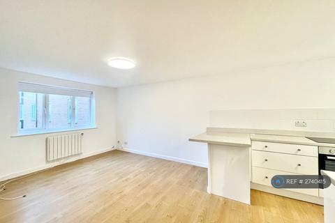 1 bedroom flat to rent, Woodland Grove, Epping, CM16
