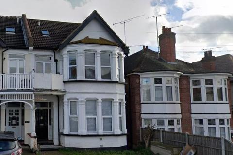 2 bedroom flat for sale, Cobham Road, Westcliff-on-Sea, SS0 8EA