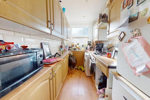 2 bedroom flat for sale, Cobham Road, Westcliff-on-Sea, SS0