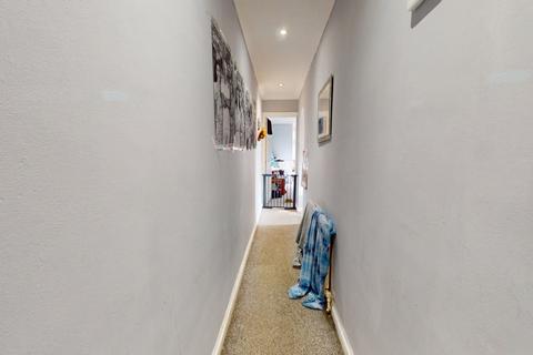 2 bedroom flat for sale, Cobham Road, Westcliff-on-Sea, SS0