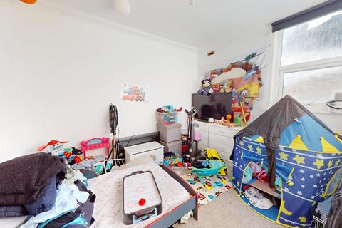 2 bedroom flat for sale, Cobham Road, Westcliff-on-Sea, SS0