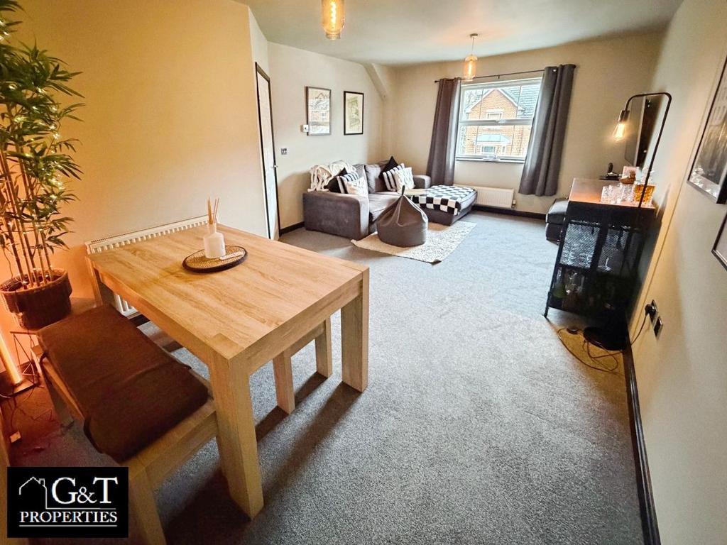 Open plan dining/reception room
