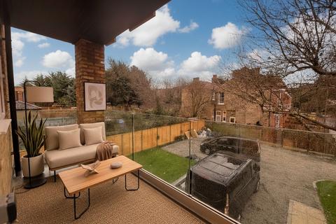 2 bedroom flat to rent, Manor Road, Beckenham BR3