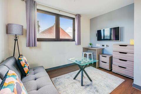 1 bedroom flat to rent, Stagbury Ave