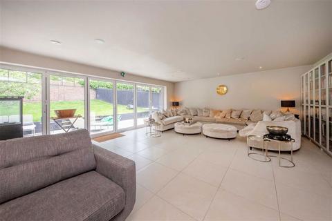 undefined, Oakhurst Close, Kingston Upon Thames KT2