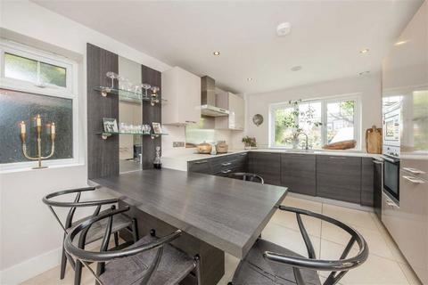 undefined, Oakhurst Close, Kingston Upon Thames KT2