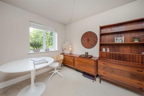 undefined, Oakhurst Close, Kingston Upon Thames KT2