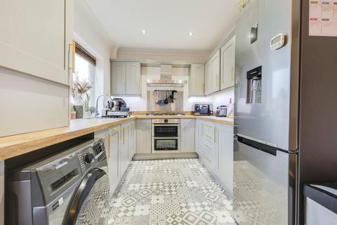 3 bedroom terraced house for sale, Sussex Avenue, Horsforth, Leeds, West Yorkshire, LS18