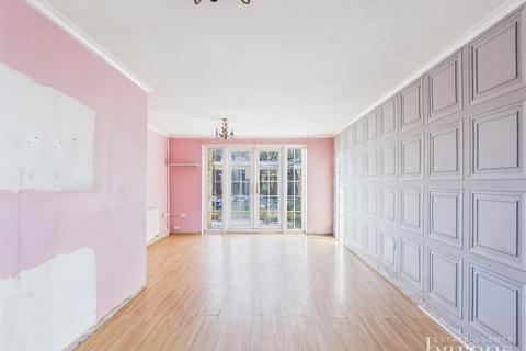 3 bedroom end of terrace house for sale, Harlech Close, Basingstoke RG23