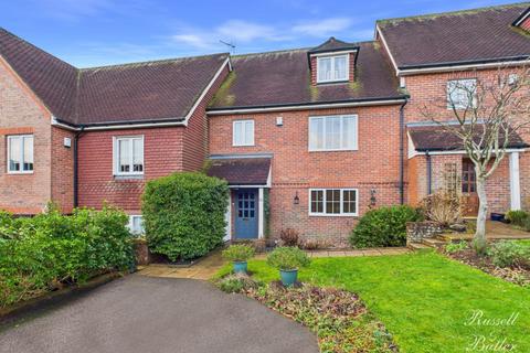 Aris Way, Buckingham, Buckinghamshire, MK18