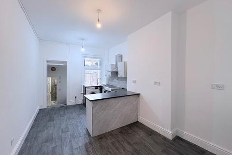 2 bedroom flat to rent, Seaview Road, Wallasey, Wirral
