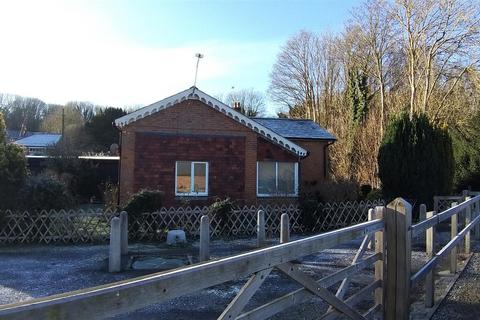1 bedroom detached bungalow to rent, Pear Tree Lane, Gillingham ME7
