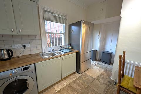 2 bedroom flat to rent, Mount Road, Hendon, London, NW4