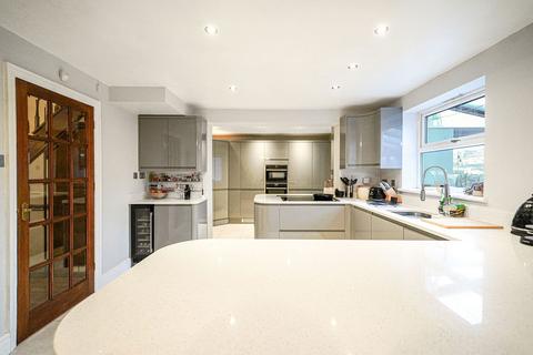 4 bedroom semi-detached house for sale, Darnford Close, Hall Green
