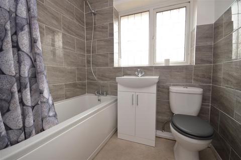 2 bedroom semi-detached house to rent, Keswick Drive, Castleford