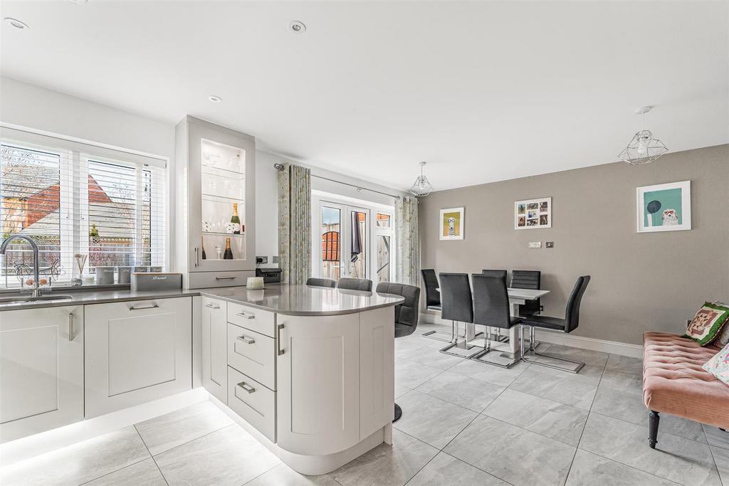 Kitchen / Dining Room