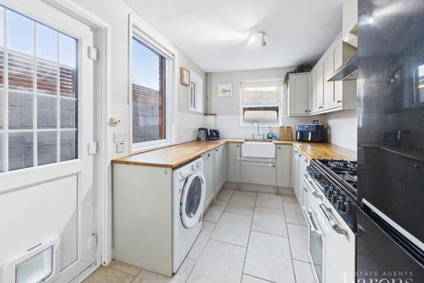 2 bedroom end of terrace house for sale, Flaxfield Road, Basingstoke RG21