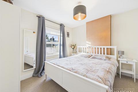 2 bedroom end of terrace house for sale, Flaxfield Road, Basingstoke RG21