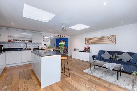 4 bedroom chalet for sale, Manor Close, Lancing