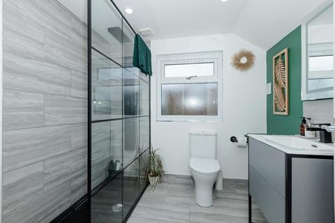 4 bedroom chalet for sale, Manor Close, Lancing