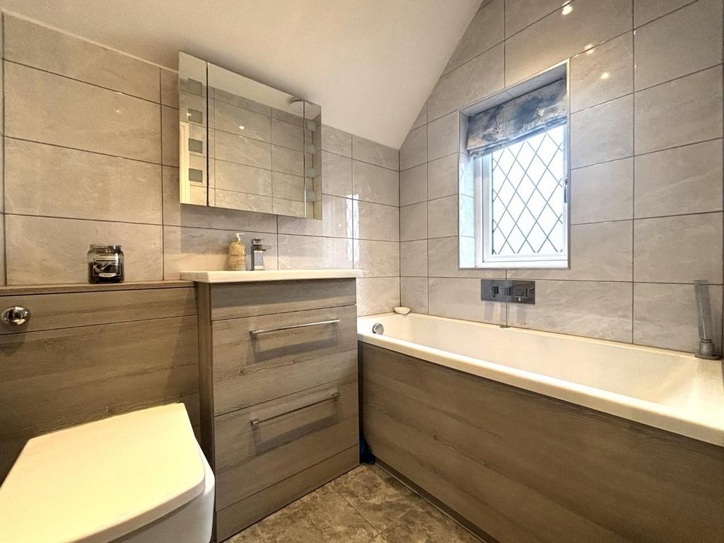 Ensuite.jpeg