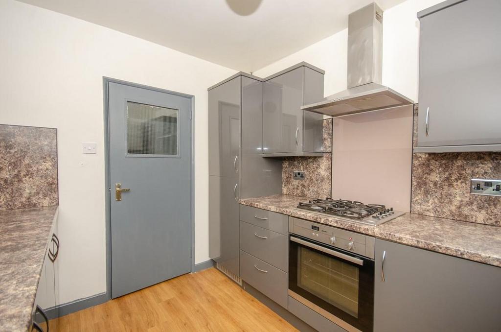 Kitchen pic 2.jpg