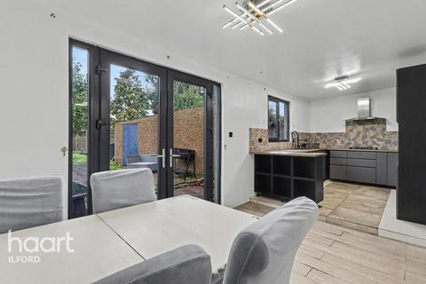 2 bedroom semi-detached bungalow for sale, Aldborough Road South, Ilford