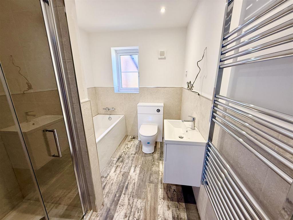 Bathroom (example photo - plot 1 shown)