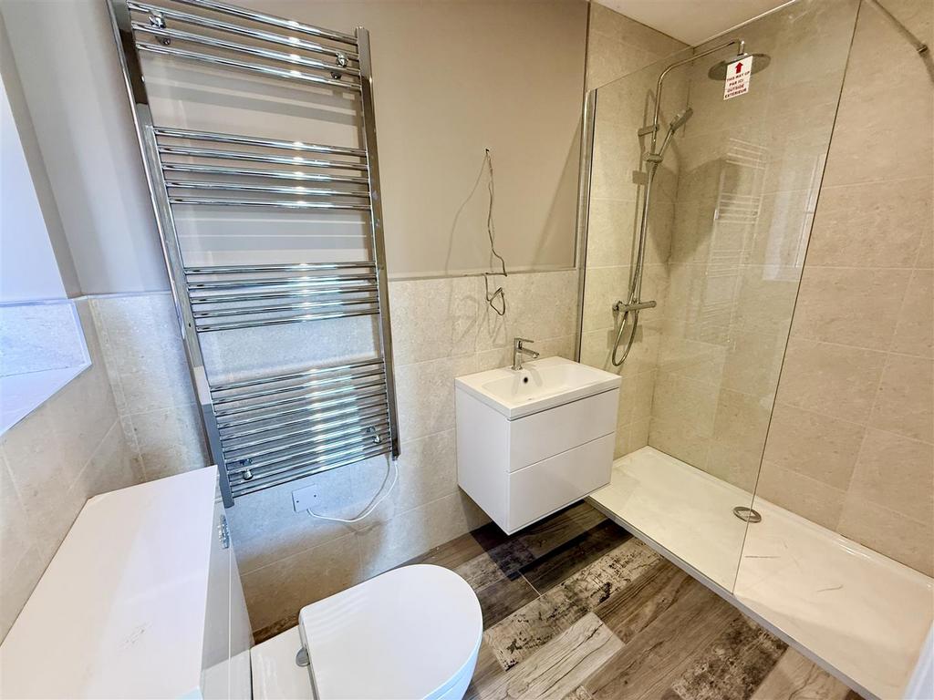 En suite shower (example photo - plot 1 shown)