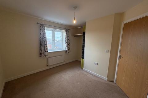 2 bedroom flat to rent, Dixon Close, Redditch, B97 6AJ
