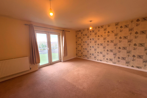 2 bedroom flat to rent, Dixon Close, Redditch, B97 6AJ