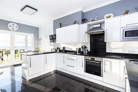 2 bedroom flat for sale, Boscombe Spa Road, Bournemouth BH5