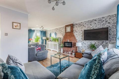 3 bedroom detached house for sale, Beech Close, Diss IP21