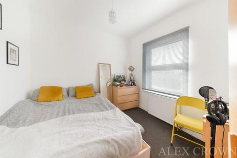 2 bedroom flat for sale, Blackstock Road, Finsbury Park