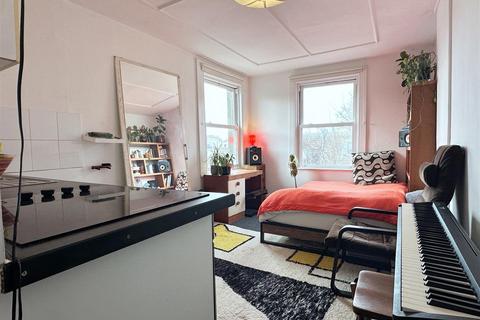 Studio to rent, Lansdowne Place, Hove BN3
