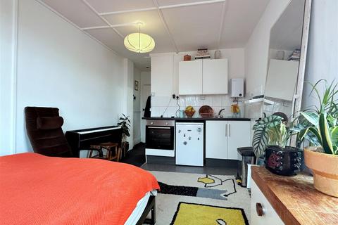 Studio to rent, Lansdowne Place, Hove BN3