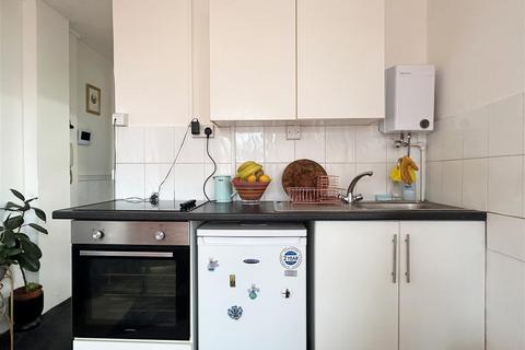 Studio to rent, Lansdowne Place, Hove BN3