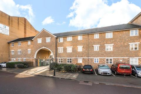 2 bedroom flat for sale, Caravel Close, Isle of Dogs, London, E14