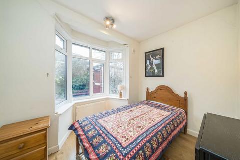 2 bedroom maisonette for sale, Grove Close, Kingston Upon Thames KT1