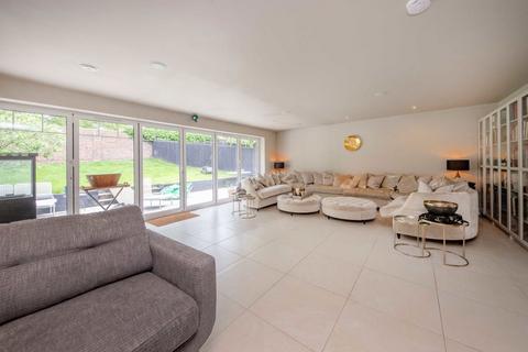undefined, Oakhurst Close, Kingston Upon Thames KT2