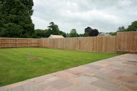 2 bedroom apartment for sale, Tadworth