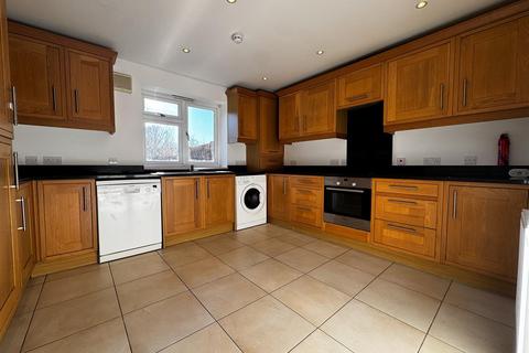2 bedroom apartment for sale, Tadworth