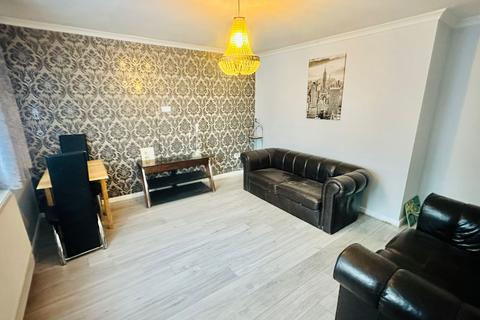 4 bedroom semi-detached house to rent, BEAUTIFUL 4 BED HOUSE | 3 TOILETS | AVAILABLE NOW , Loughton IG10