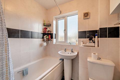4 bedroom semi-detached house for sale, Perrinsfield, Lechlade, Gloucestershire, GL7