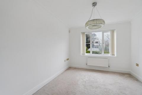 3 bedroom flat to rent, Eastbury Avenue, Northwood HA6