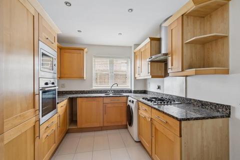 3 bedroom flat to rent, Eastbury Avenue, Northwood HA6