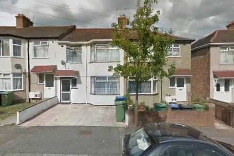 2 bedroom maisonette to rent, Greenbank Avenue, Wembley HA0