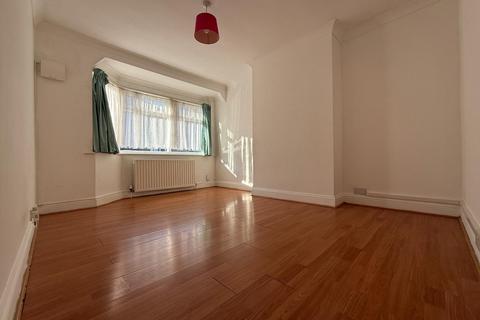 2 bedroom maisonette to rent, Oakleigh Close, London, N20