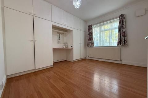 2 bedroom maisonette to rent, Oakleigh Close, London, N20